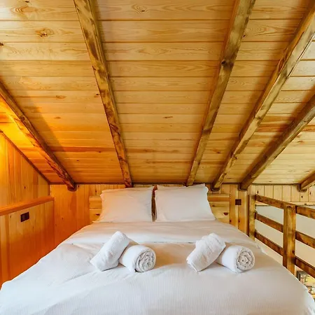 Tatil Evi Unique Bungalow On River Side In The Heart Of Nature Geredeli